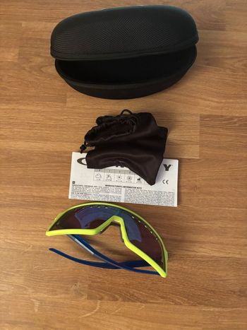 Used Oakley Sutro Sunglasses 2024 bike — image 4 of 5