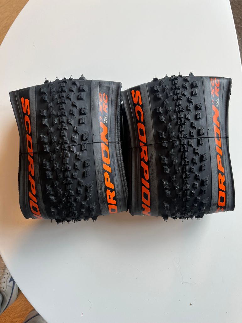 Brugt Pirelli Scorpion 29x2.4 Tires 2026 bike — billede 4 af 4