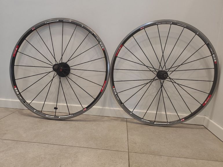 Used Dt Swiss R 1700 bike — image 1 of 4