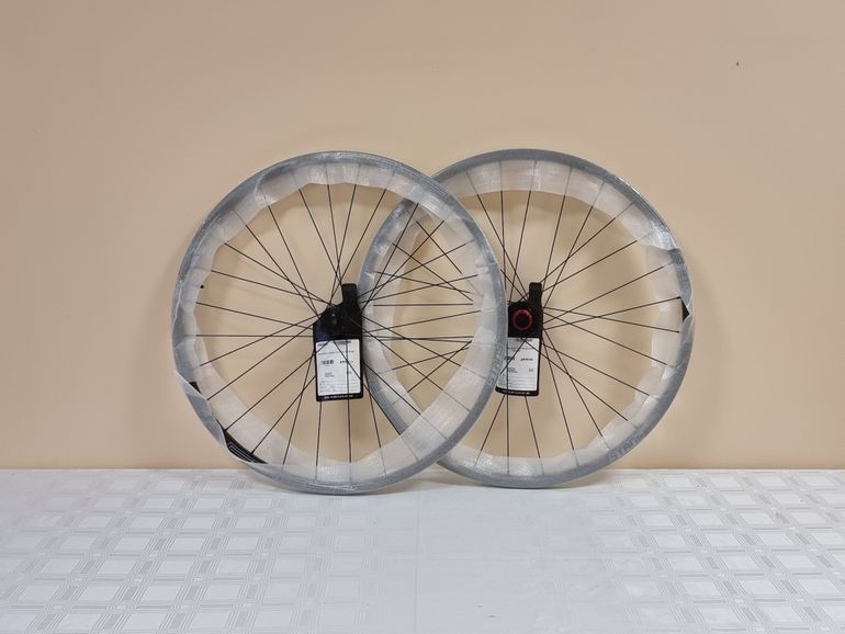 Used Stans Notubes Crest Carbon CB7 29" 15x110 and 12x148 Boost SRAM XD Wheelset bike — image 4 of 8