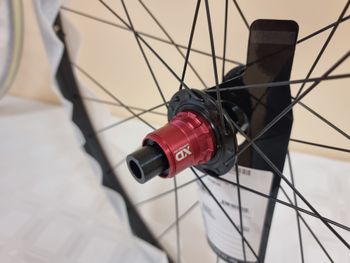 Used Stans Notubes Crest Carbon CB7 29" 15x110 and 12x148 Boost SRAM XD Wheelset bike — image 6 of 8
