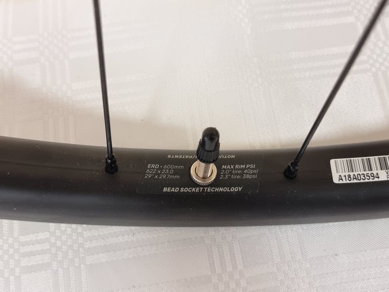 Used Stans Notubes Crest Carbon CB7 29" 15x100 and 12x142 Shimano HG Wheelset bike — image 6 of 7