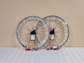 Used Stans Notubes Crest Carbon CB7 29" 15x100 and 12x142 Shimano HG Wheelset bike