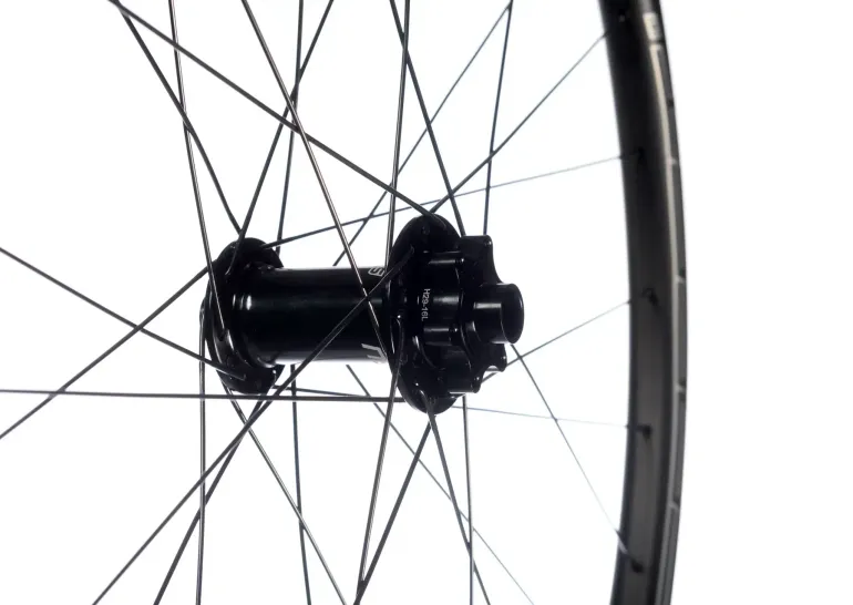 Used Stans Notubes Crest Carbon CB7 29" 15x100 and 12x142 SRAM XD Wheelset bike — image 2 of 9