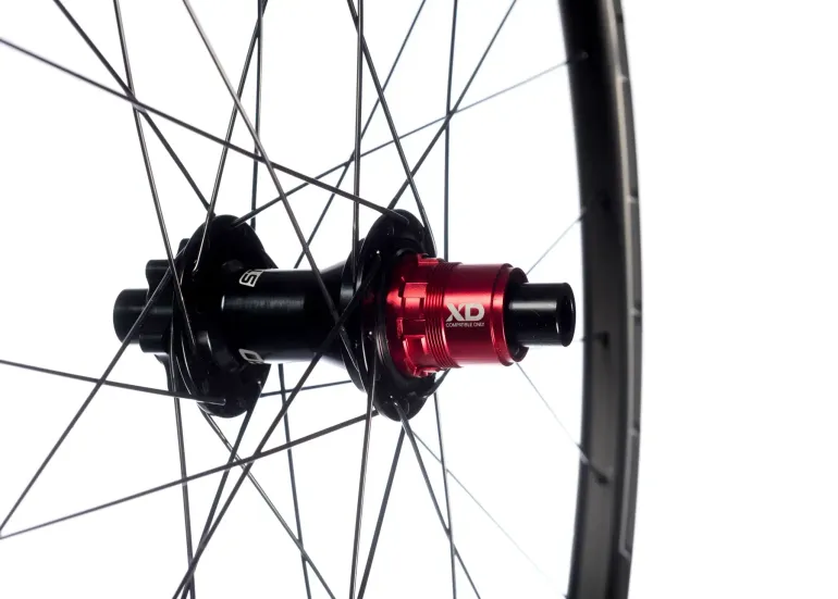 Used Stans Notubes Crest Carbon CB7 29" 15x100 and 12x142 SRAM XD Wheelset bike — image 3 of 9