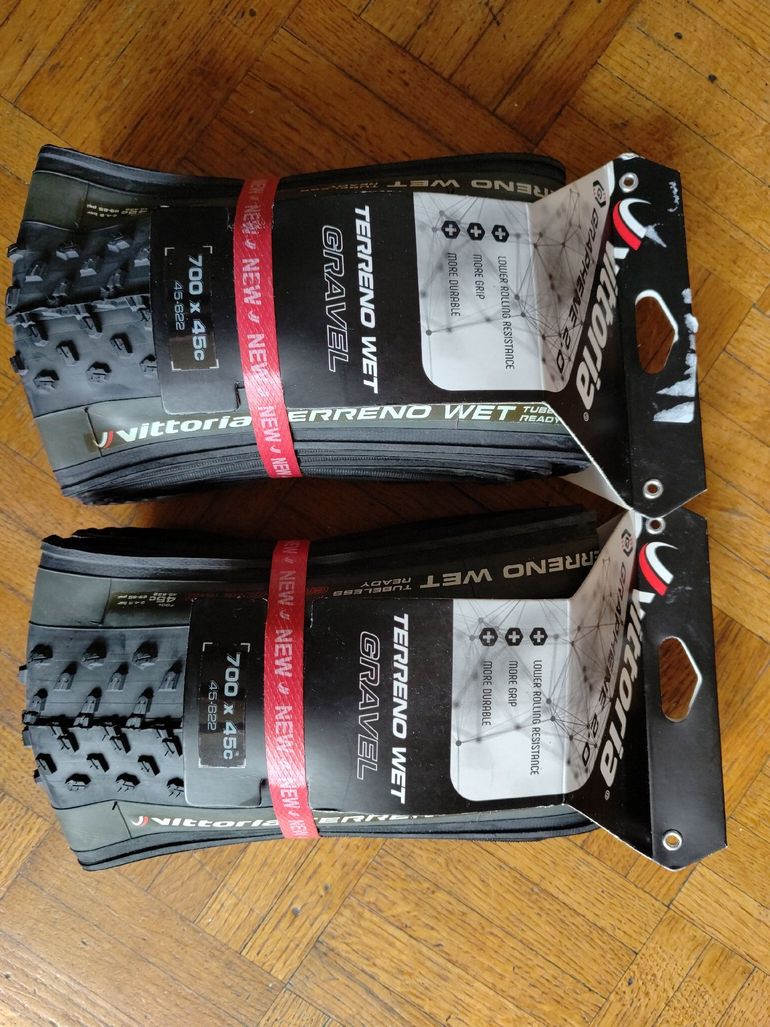 Použité Vittoria terreno wet Gravel grapgene 2.0 700x45 2025 bike — obrázek 1 z 2