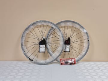 Použité Stans Notubes Crest Carbon CB7 29" 15x110 Boost and 12x142 Shimano HG Wheelset Wheels