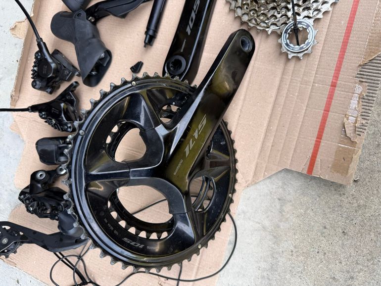Used Shimano 105 Di2 2025 bike — image 3 of 5