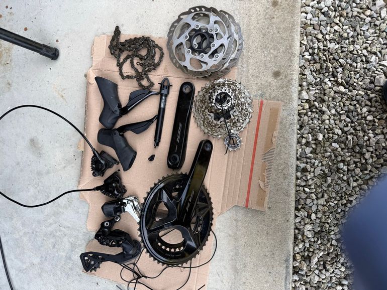 Used Shimano 105 Di2 2025 bike — image 1 of 5