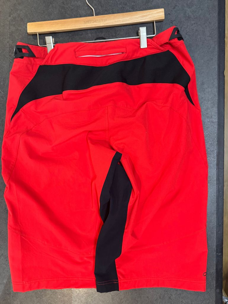 Used Specialized Demo Pro Short Gr.36 rot bike — image 3 of 3