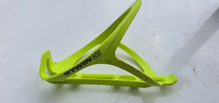 Brugt BTWIN Porte-bidon plastique jaune bike — billede 1 af 2
