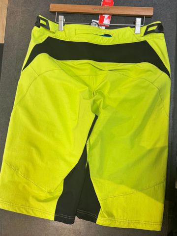 Brugt Specialized Demo Pro Short Gr.36 Hyper grün bike — billede 3 af 3