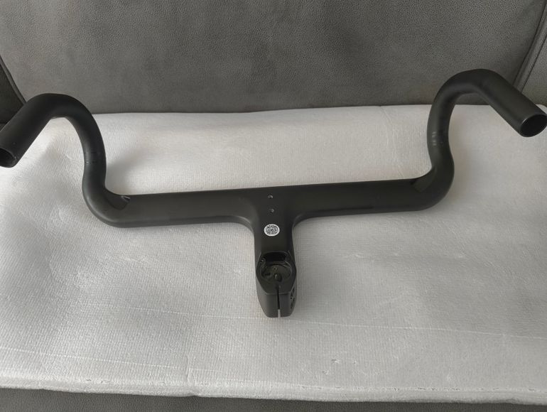 Używany Megamo Cintre intégré carbone 110x420 2025 bike — zdjęcie 2 z 5