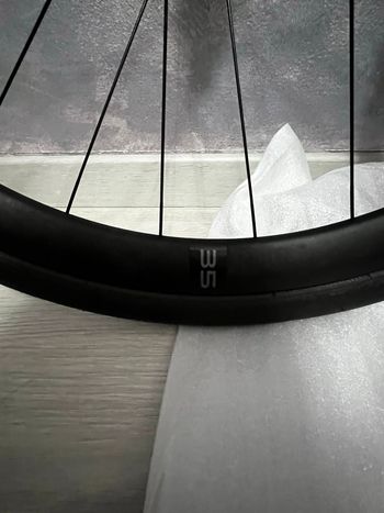 Used Cannondale Hollowgram 35 Carbon Tubeless 700c Wheelset 2021 bike — image 2 of 5