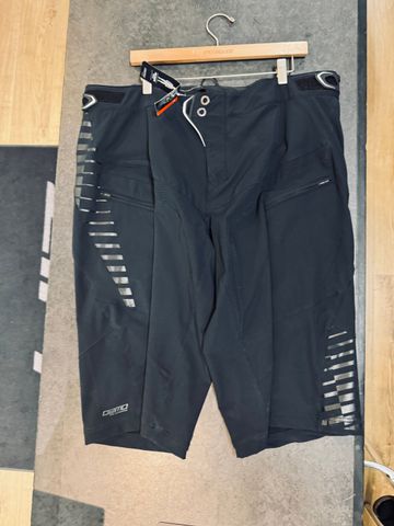 Used Specialized Demo Pro Short GR. 42 schwarz Cycling Clothing