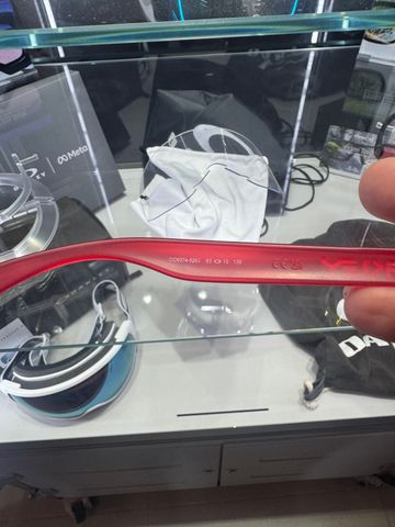 Tweedehands Oakley Frogskins 2026 bike — afbeelding 3 van 4