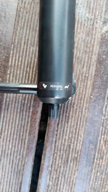 Used RockShox 35 Gold 27.5 bike — image 8 of 11