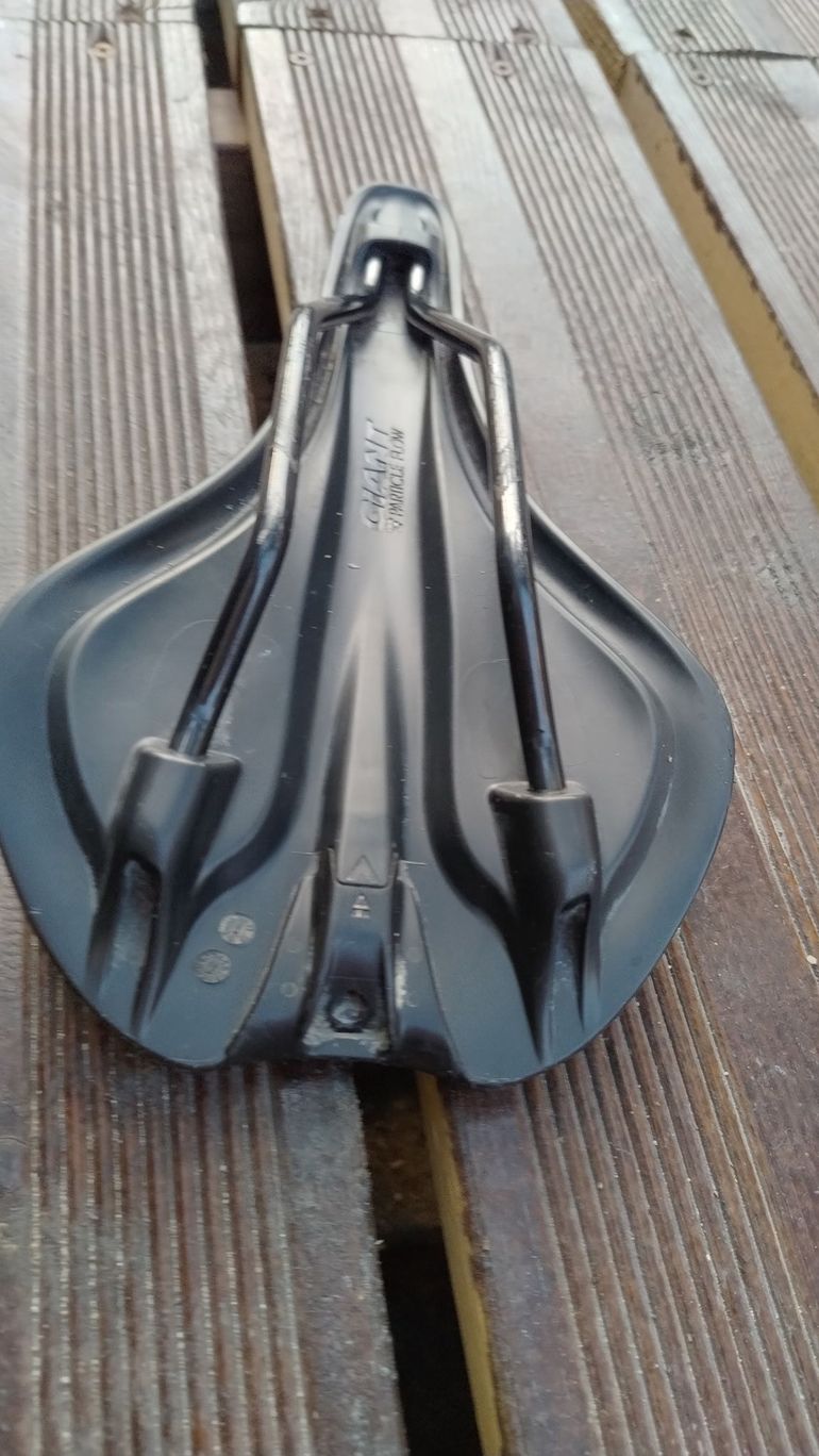 Giant Grit Saddle bike d'occasion — image 3 sur 5
