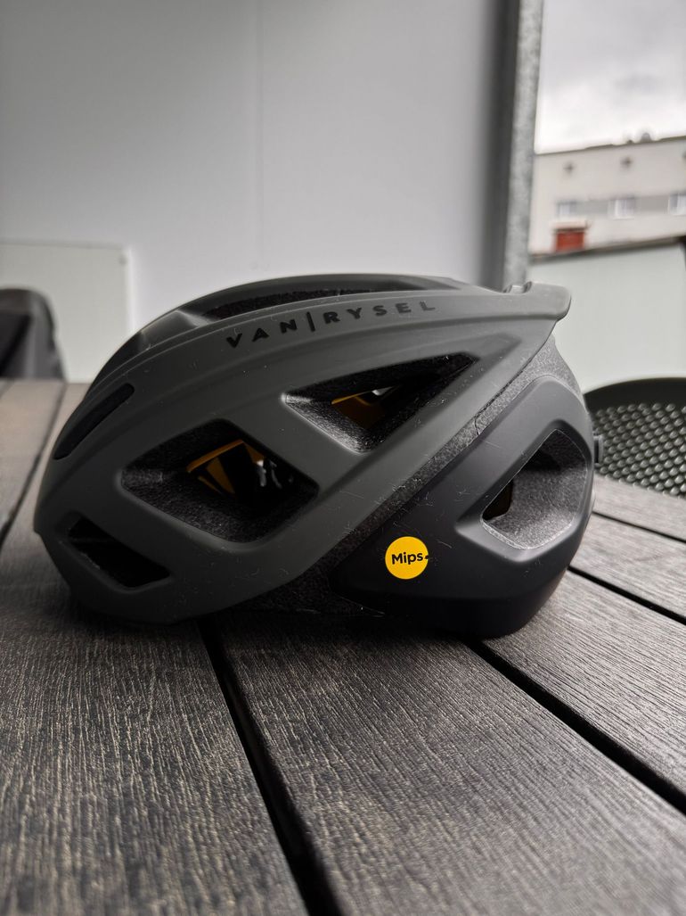 Used Van Rysel ROADR 500 MIPS Helmet 2024 bike — image 1 of 4