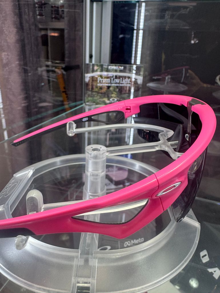 Used Oakley Sphaera Neon Pink 2026 bike — image 3 of 3