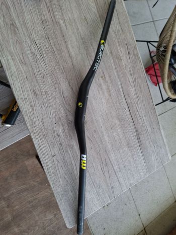 Used Burgtec RideWide DH 35.0 MTB-Handlebar 800mm 30mm Rise 2025 bike