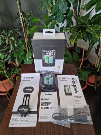 Used Wahoo ELEMNT ROAM v2 GPS Bike Computer 2023 bike