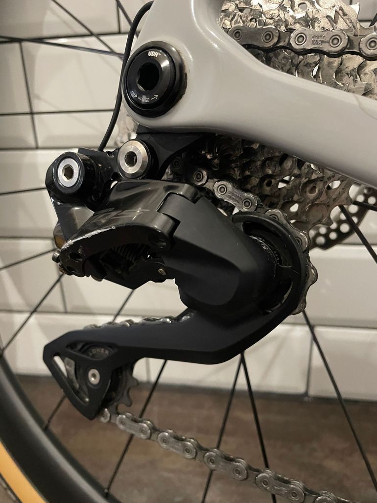 Used Shimano 105 Di2 12-speed 2025 bike — image 2 of 6