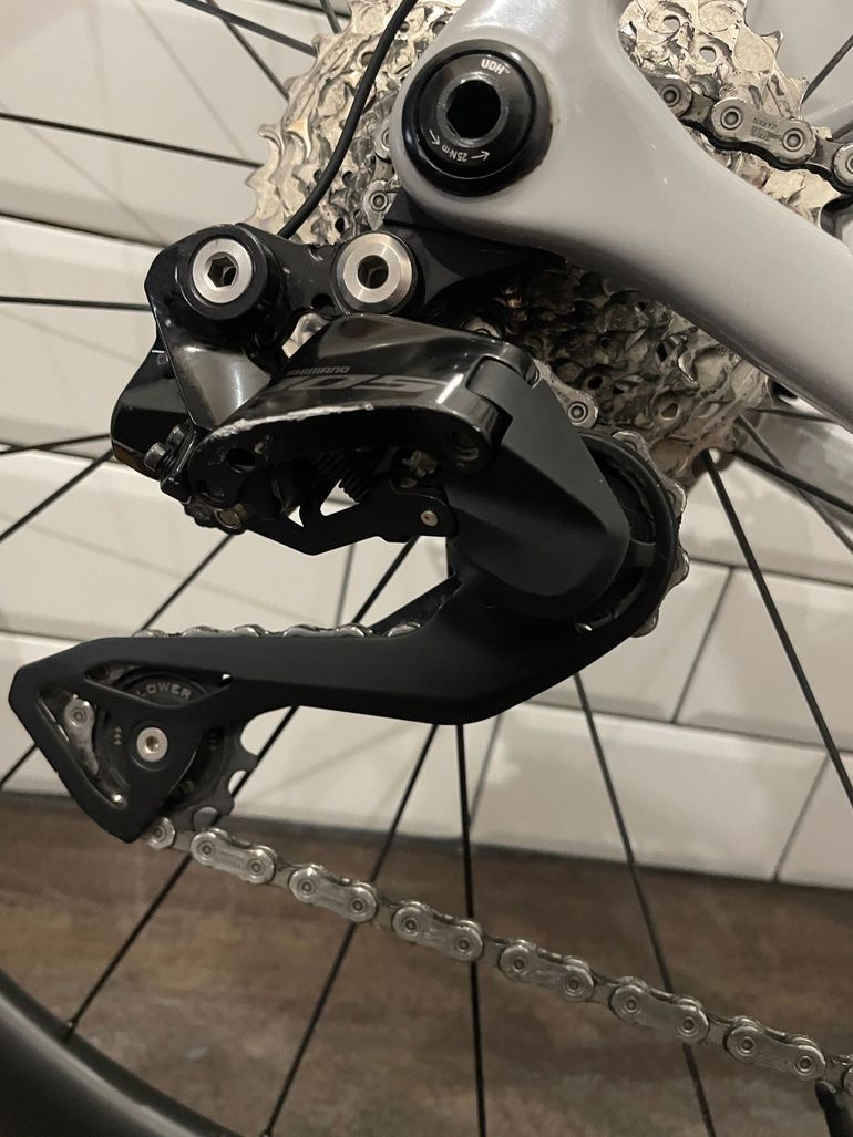 Used Shimano 105 Di2 12-speed 2025 bike — image 5 of 6