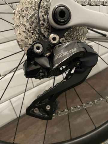 Gebrauchtes Shimano 105 Di2 12-speed 2025 Drivetrain & Pedals