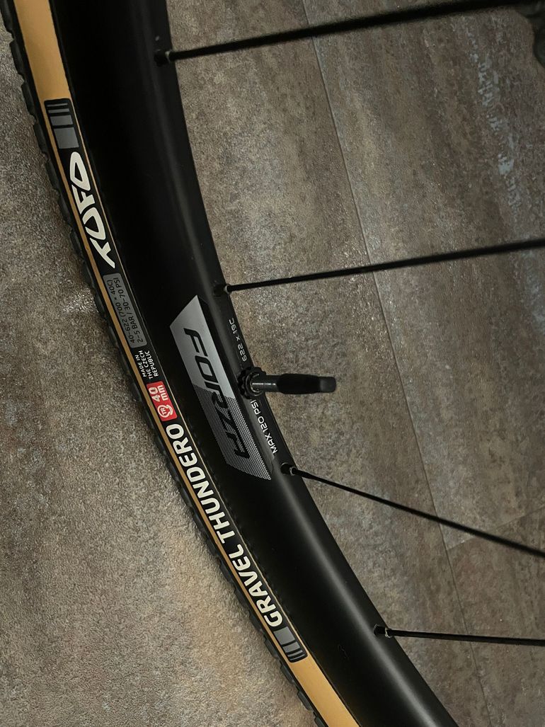 Used FORZA Levanto Carbon Wheels 38mm 2025 bike — image 9 of 16