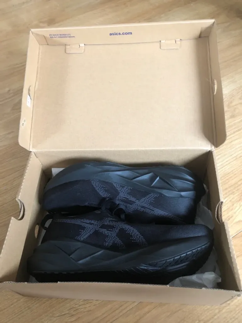 Used Asics Novablast 5 bike — image 1 of 5