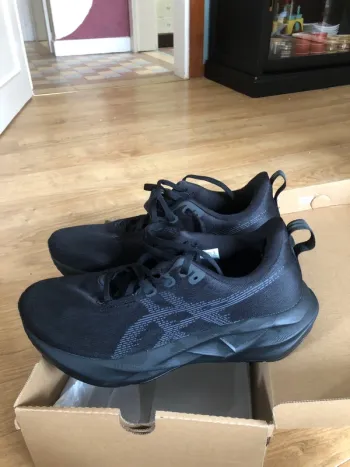 Used Asics Novablast 5 bike — image 3 of 5