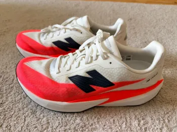 Gebrauchtes New Balance FuelCell Rebel V4 bike — Bild 2 von 4