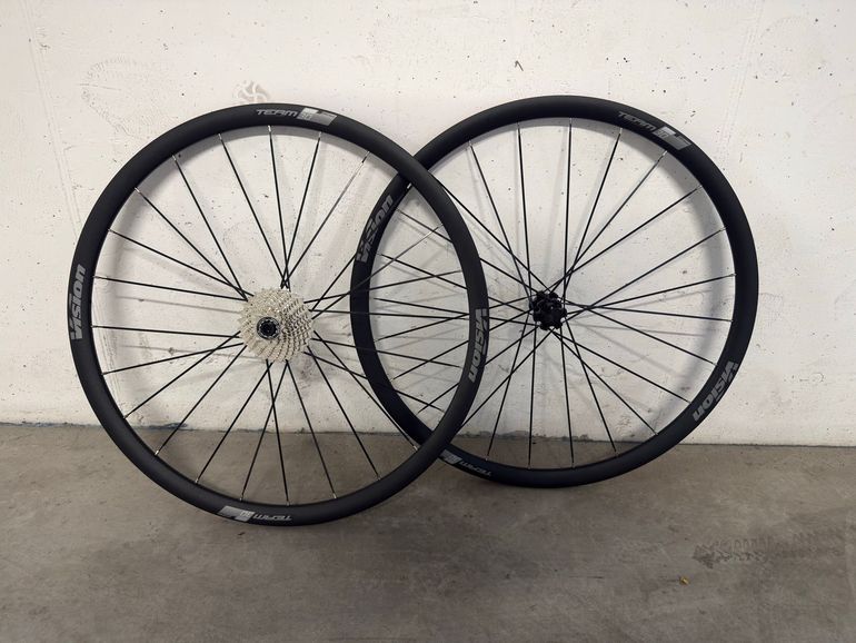 Used Vision Team 30 Disc Brake Wheelset bike — image 1 of 2