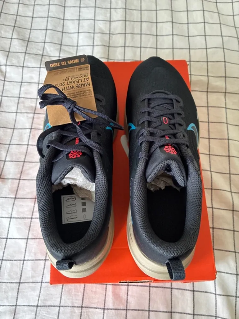 Used Nike Running Shoes bike — image 5 of 7