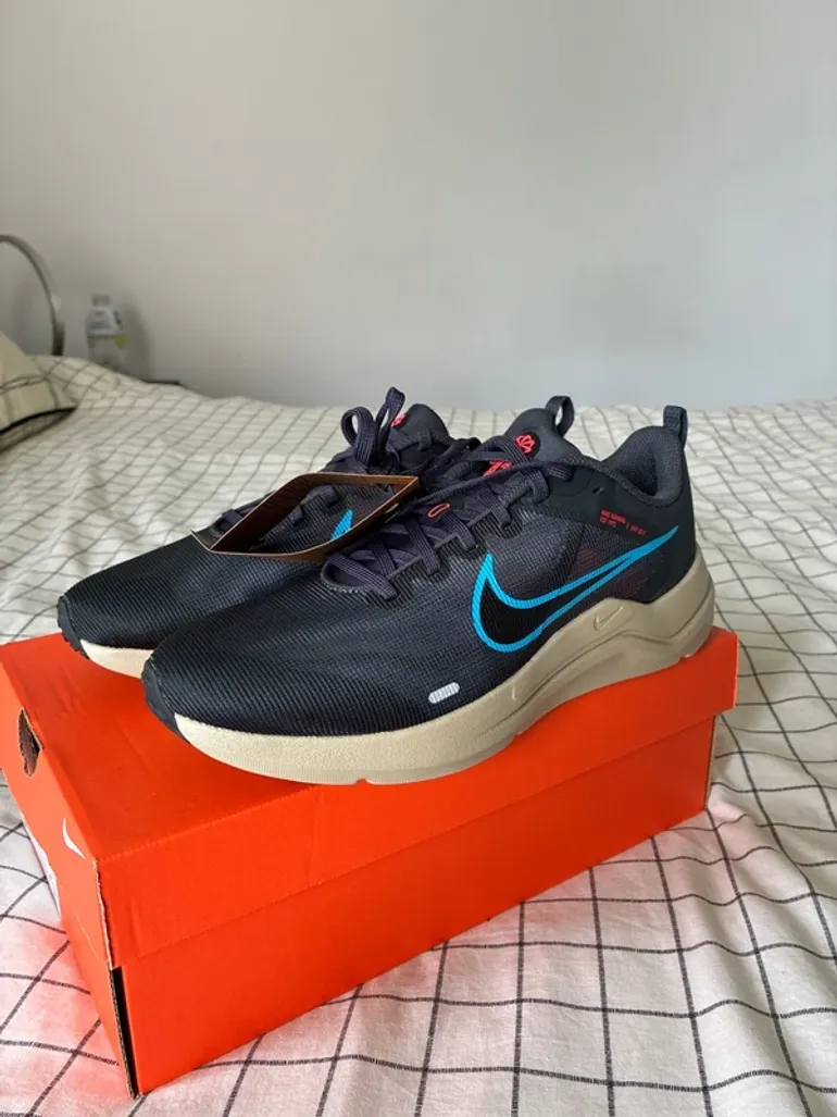 Used Nike Running Shoes bike — image 2 of 7