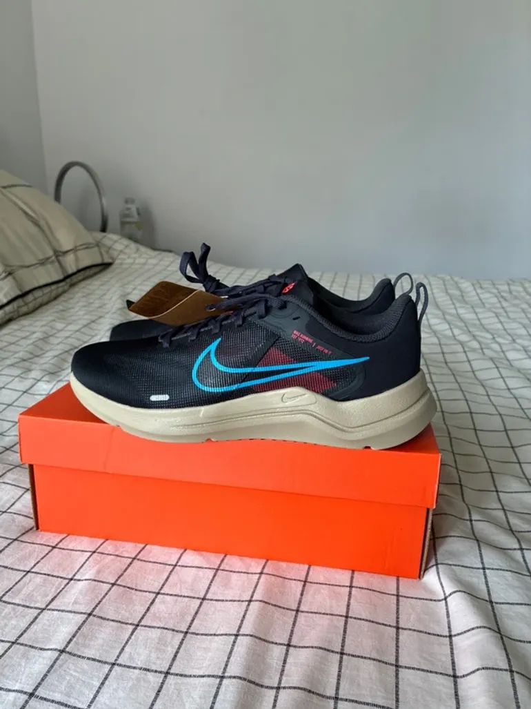 Used Nike Running Shoes bike — image 1 of 7