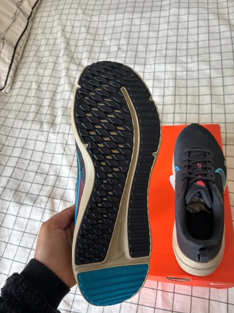 Used Nike Running Shoes bike — image 6 of 7