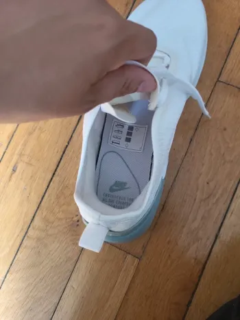 Used Nike Running Shoes bike — image 6 of 11