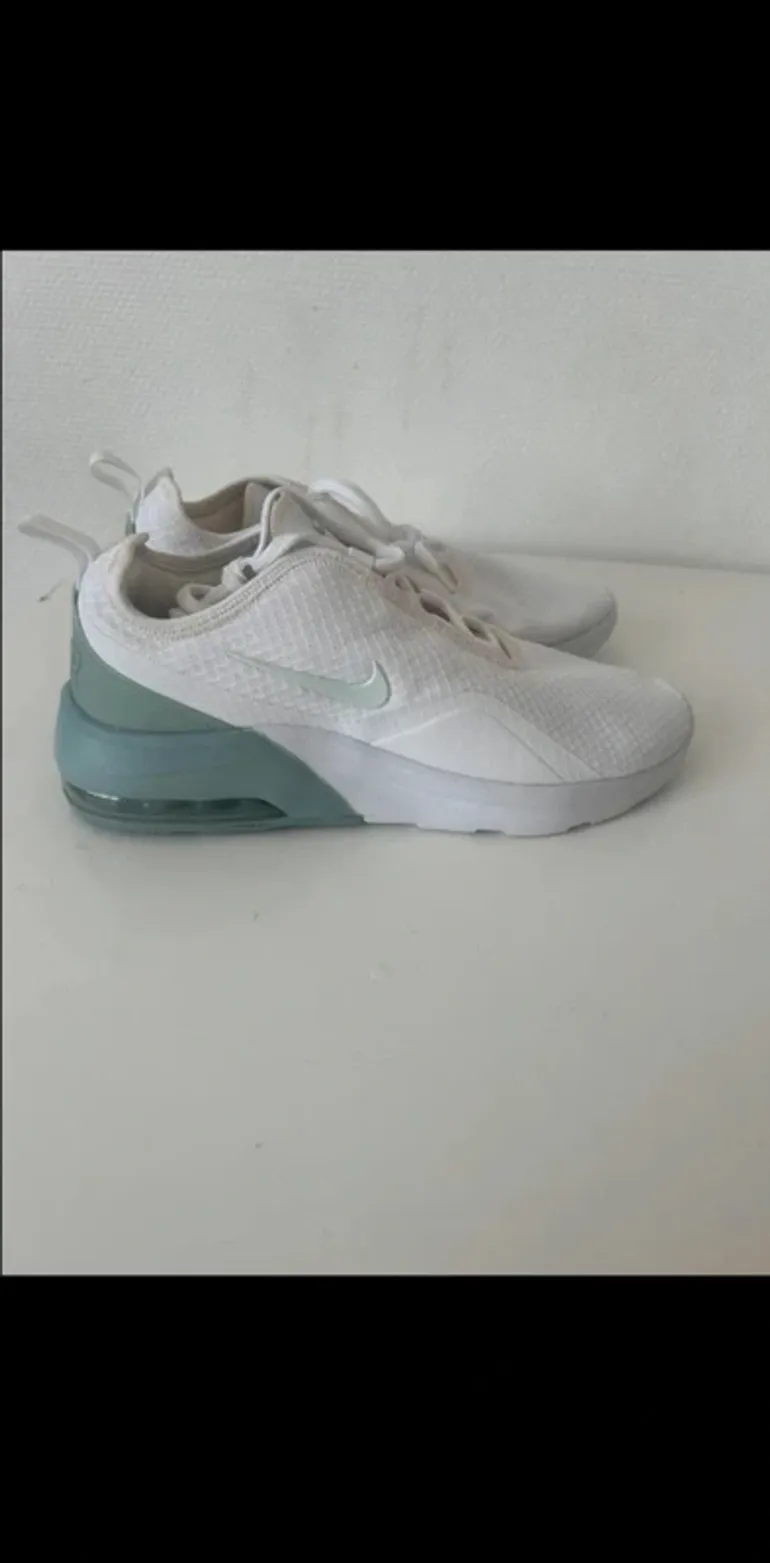 Used Nike Running Shoes bike — image 1 of 11