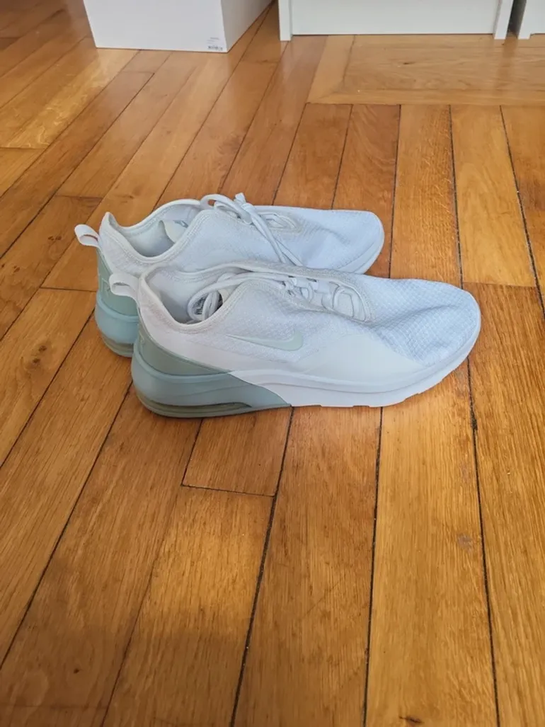 Used Nike Running Shoes bike — image 4 of 11