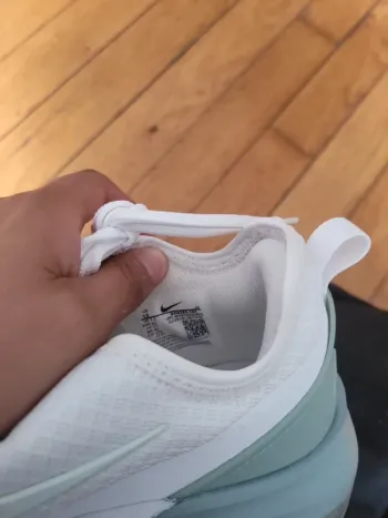 Used Nike Running Shoes bike — image 7 of 11