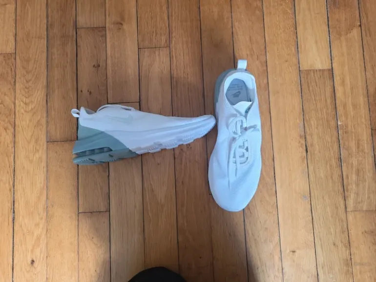 Used Nike Running Shoes bike — image 2 of 11