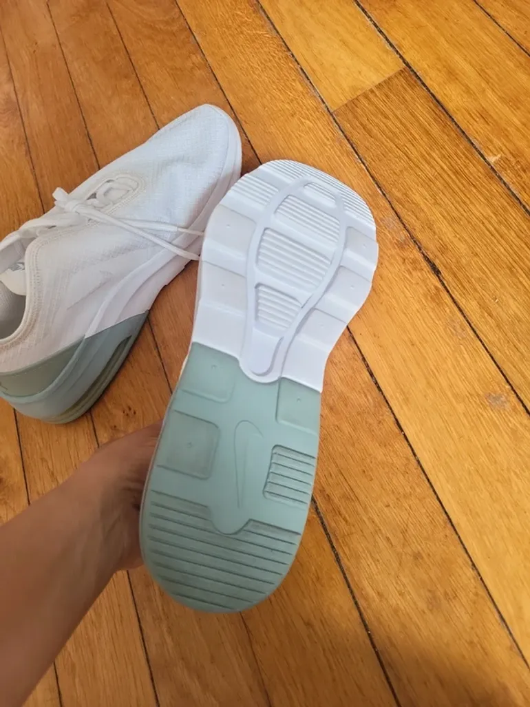 Used Nike Running Shoes bike — image 5 of 11