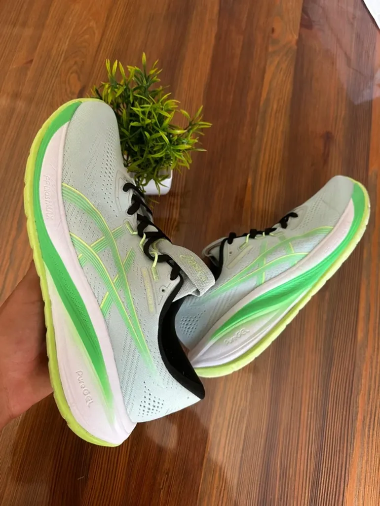 Used Asics Gel Cumulus 28 bike — image 1 of 9