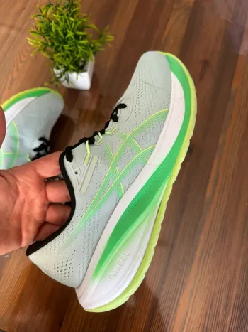 Used Asics Gel Cumulus 28 bike — image 3 of 9