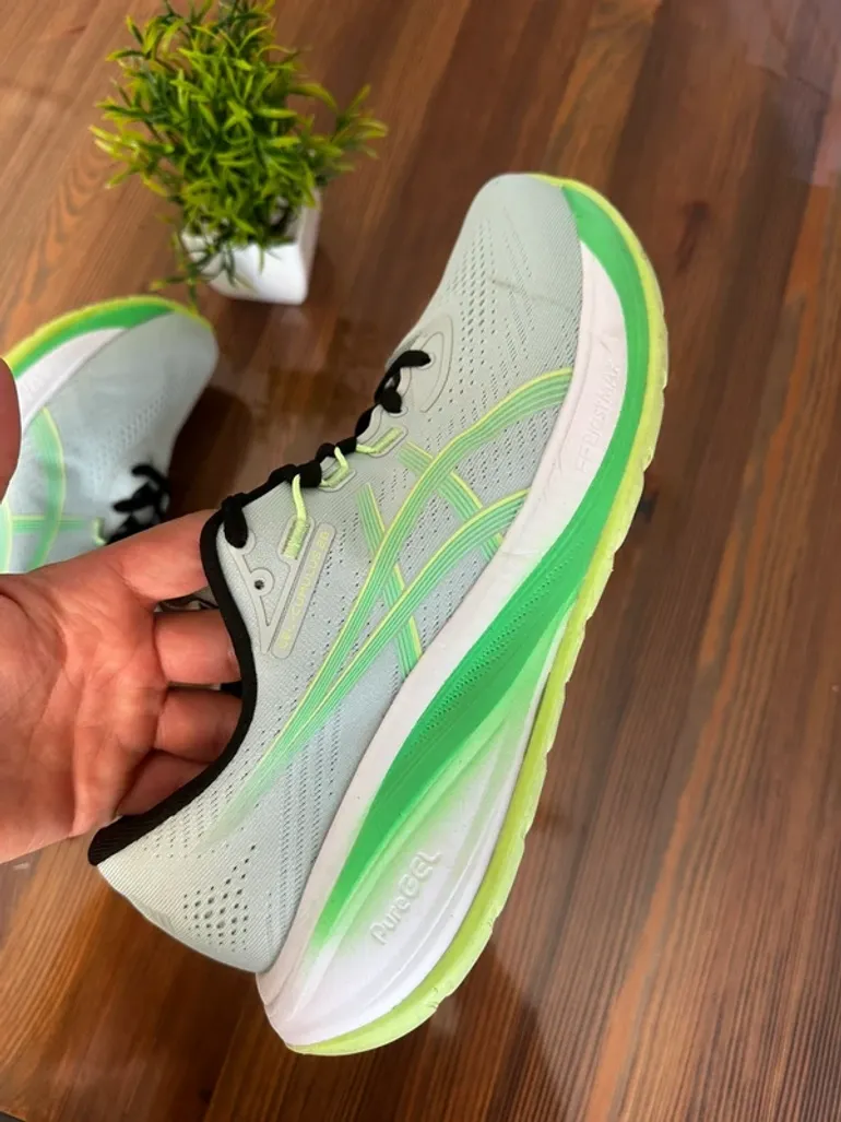 Used Asics Gel Cumulus 28 bike — image 3 of 9