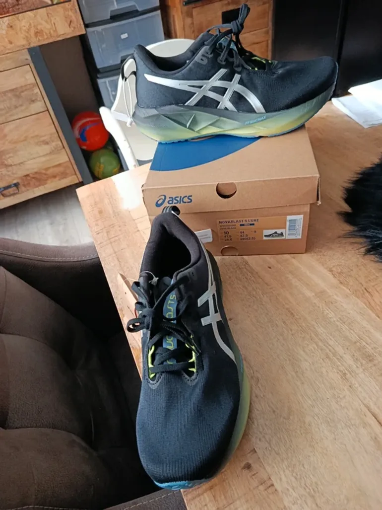 Used Asics Novablast 5 Luxe bike — image 4 of 8