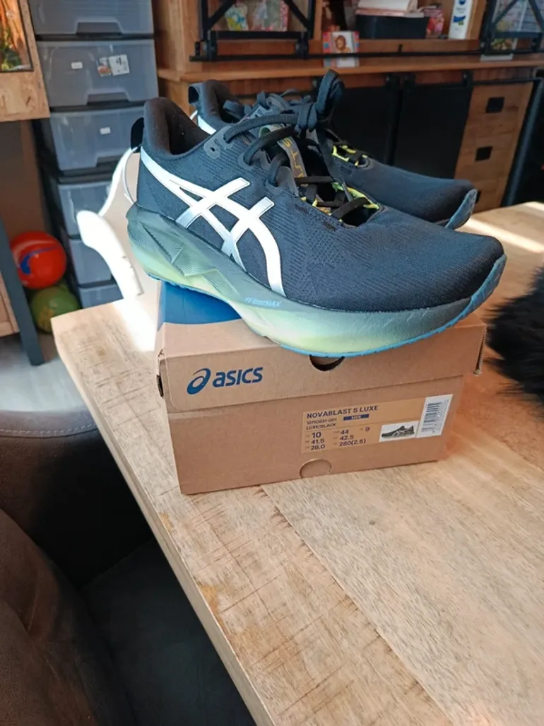 Used Asics Novablast 5 Luxe bike — image 3 of 8