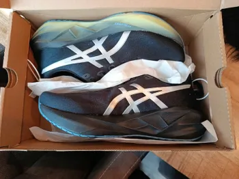 Used Asics Novablast 5 Luxe bike — image 7 of 8